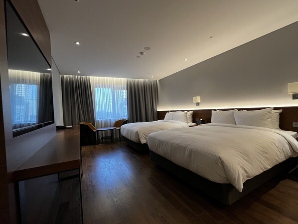 家庭房, 2 张双人床 | 办公桌、隔音、熨斗/熨板、免费 WiFi