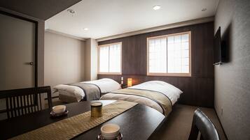 Superior Twin Room | Desk, laptop workspace, soundproofing, iron/ironing board