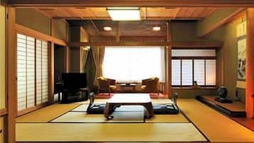 Habitación tradicional, para no fumadores (Separate Bathroom, 12 Tatami Size) | Área de sala de estar | Televisión de pantalla plana