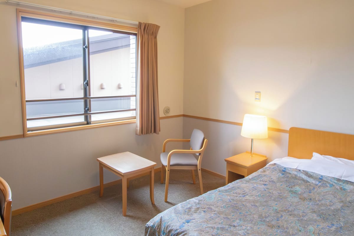 laptop workspace, free wifi