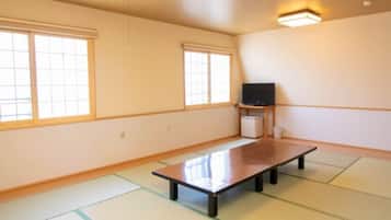 Deluxe Japanese room 36sqm, Smoking | Laptop workspace, free WiFi