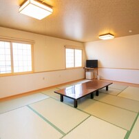 Espacio para trabajar con laptop y wifi gratis 