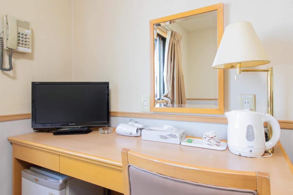 laptop workspace, free wifi