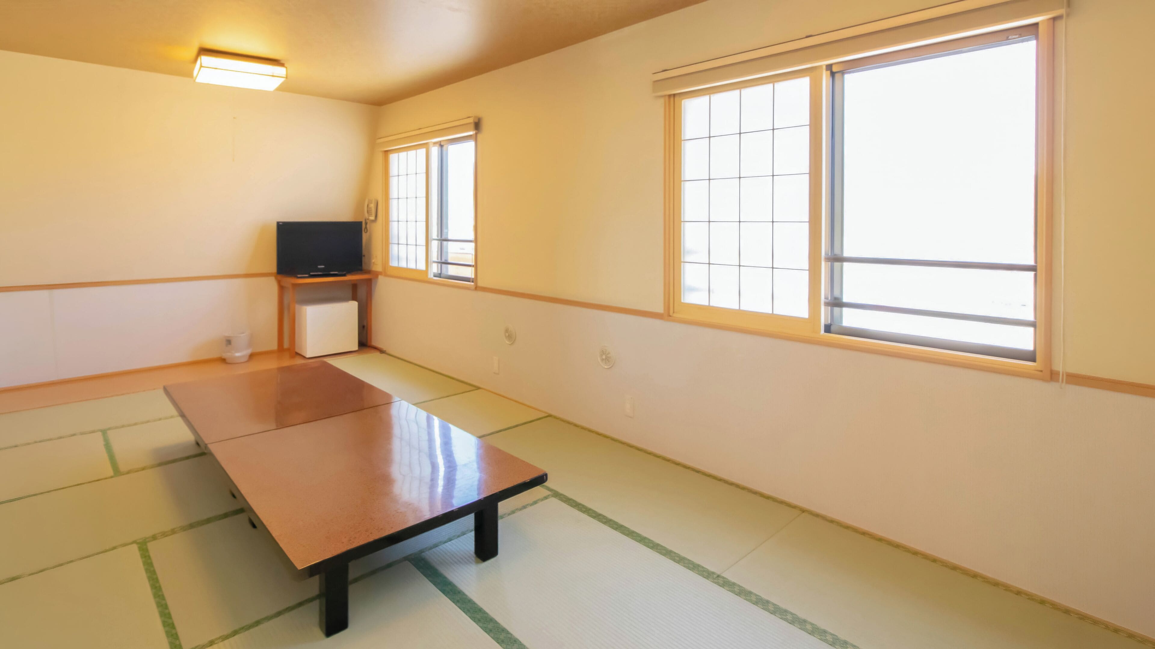 Chambre traditionnelle, fumeur (Deluxe 29sqm) | Espace de travail pour ordinateurs portables, accès au Wi-Fi (inclus)