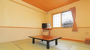 Japanese room, Smoking | Laptop workspace, free WiFi