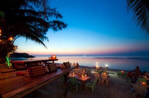 Breakfast, lunch, dinner served; Thai cuisine 