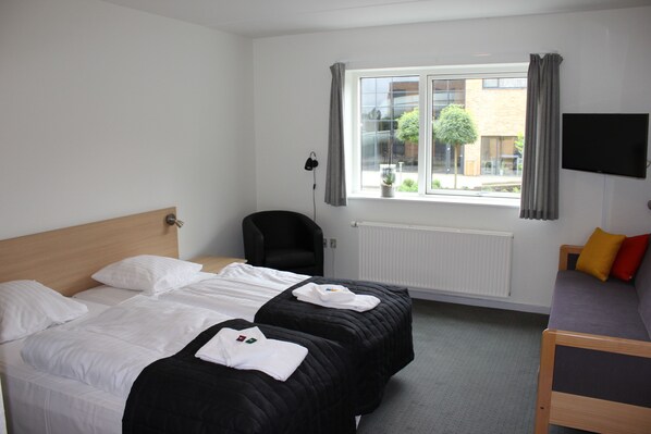 Standard Triple Room, Private Bathroom