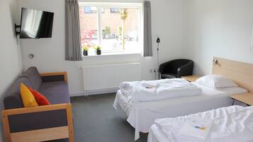 스탠다드 트리플룸, 전용 욕실 | 책상, 무료 WiFi, 침대 시트