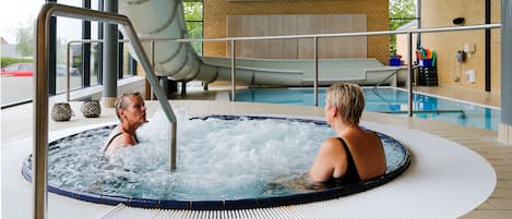 Indoor spa tub