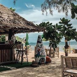 Phục vụ bữa sáng, bữa trưa, bữa tối, món Thái