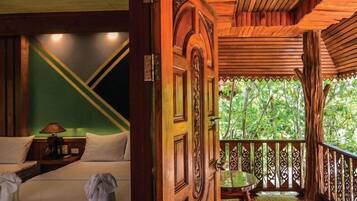 In-room safe, free WiFi, bed sheets