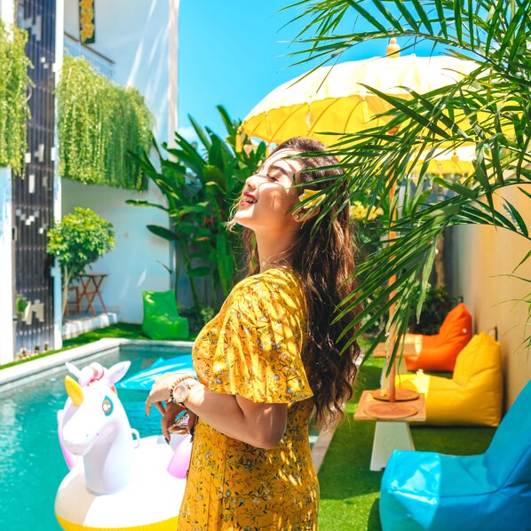 Outdoor pool - Bahana Guest House (Tuban)