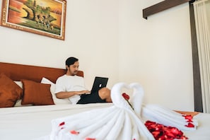 Schreibtisch, kostenloses WLAN, Bettwäsche