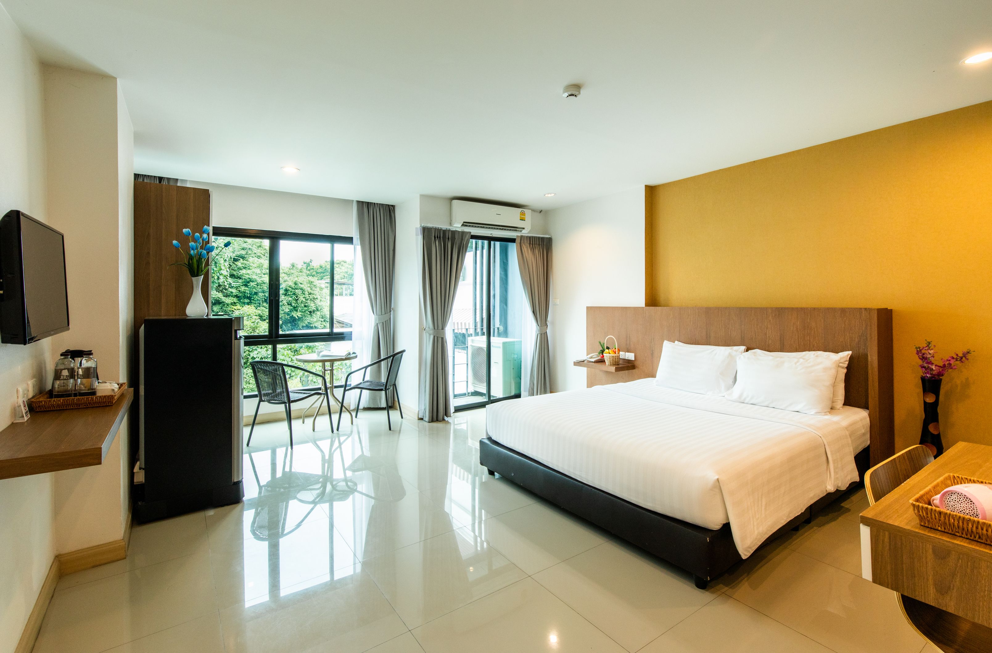 superior double room | 1 bedroom, minibar, in-room safe, free wifi
