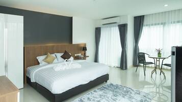 Deluxe Double Room | Minibar, in-room safe, free WiFi, bed sheets