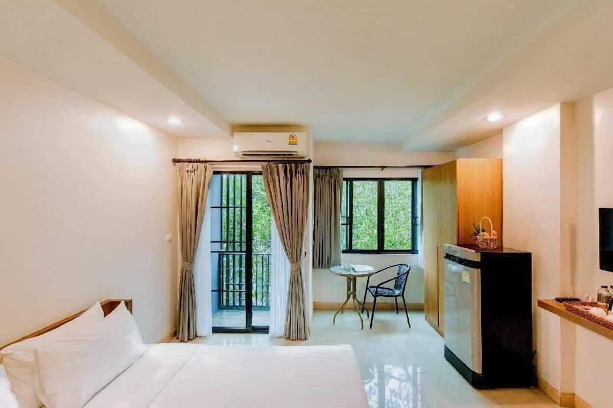 Minibar, in-room safe, free WiFi, bed sheets