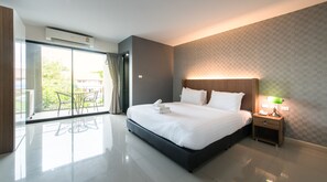 Minibar, in-room safe, free WiFi, bed sheets - Jira Boutique Residence (Chiang Mai)