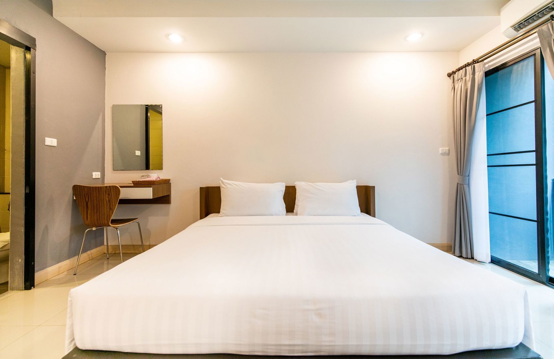 Minibar, in-room safe, free WiFi, bed sheets