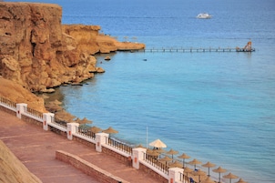 Private beach, sun-loungers, beach umbrellas, beach towels