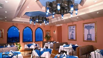 Sudah termasuk sarapan prasmanan setiap hari