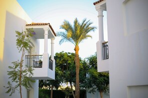 Minibar, in-room safe, desk, bed sheets - JAZ Fanara Residence - All Inclusive (Sharm El Sheikh)