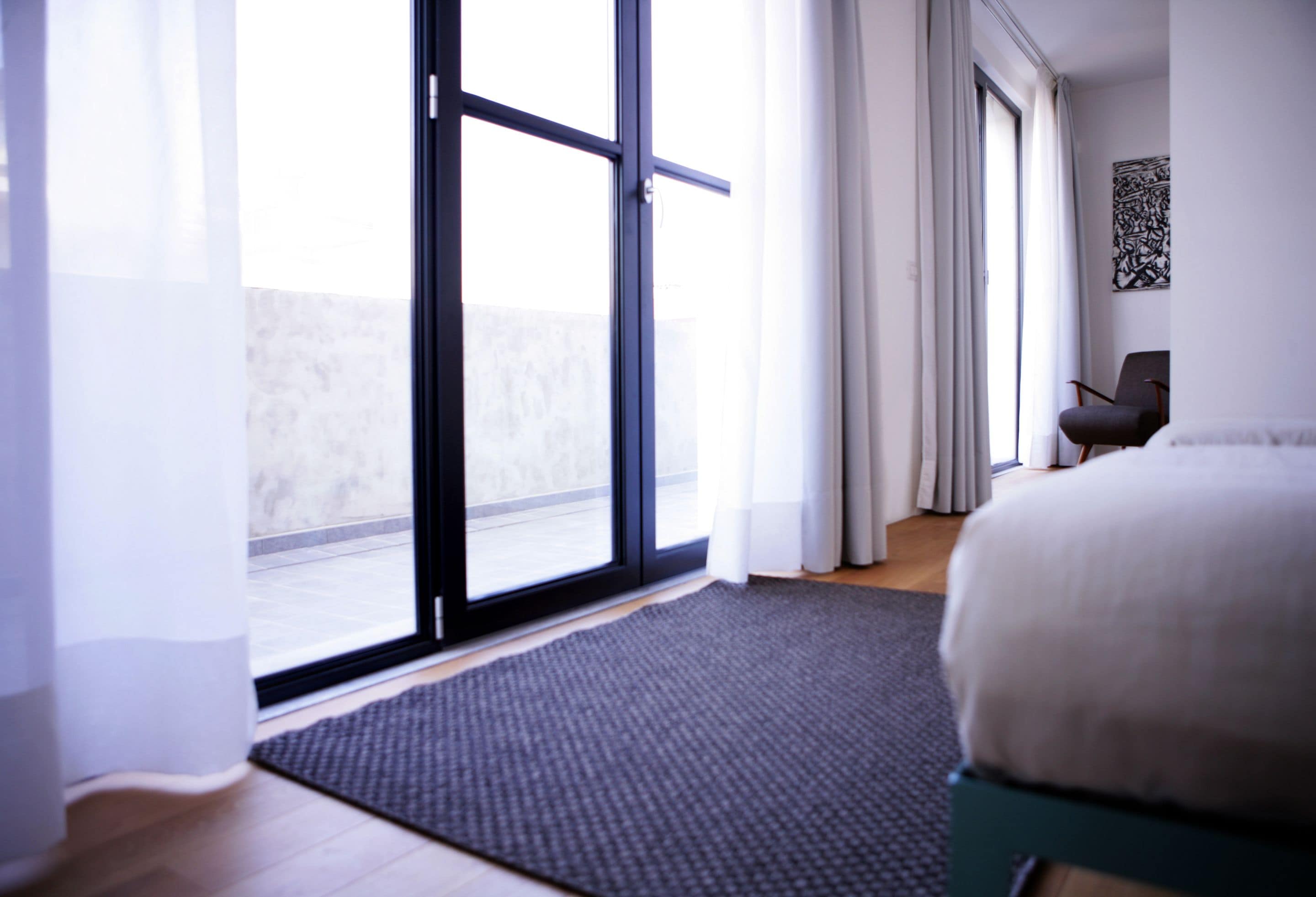 Edredón, muebles diferentes, escritorio y insonorización 