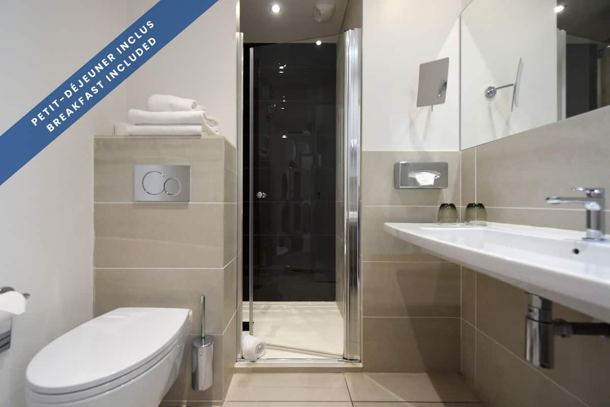 superior room | bathroom | hair dryer, towels, soap, shampoo