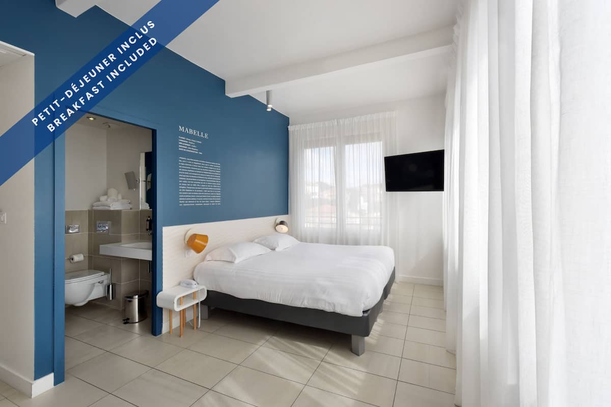 superior room | desk, free wifi, bed sheets