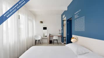 Habitación superior | Escritorio, wifi gratis, ropa de cama