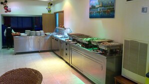 S'hi serveixen esmorzars, dinars i sopars 
