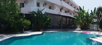 Sotirakis Hotel Studios