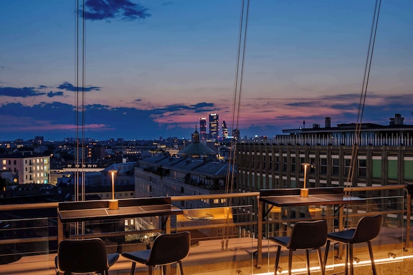 Aperto a colazione e cena, cucina internazionale