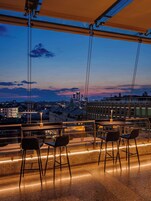 供应早餐和晚餐，国际美食