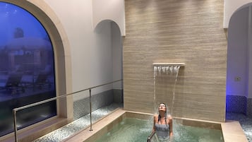 Sauna, bañera de hidromasaje, baño turco, masajes con piedras calientes