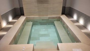 Sauna seca, banheira de hidromassagem, sauna a vapor