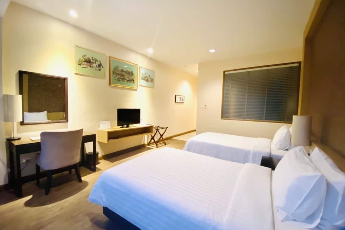 1 bedroom, premium bedding, minibar, in-room safe