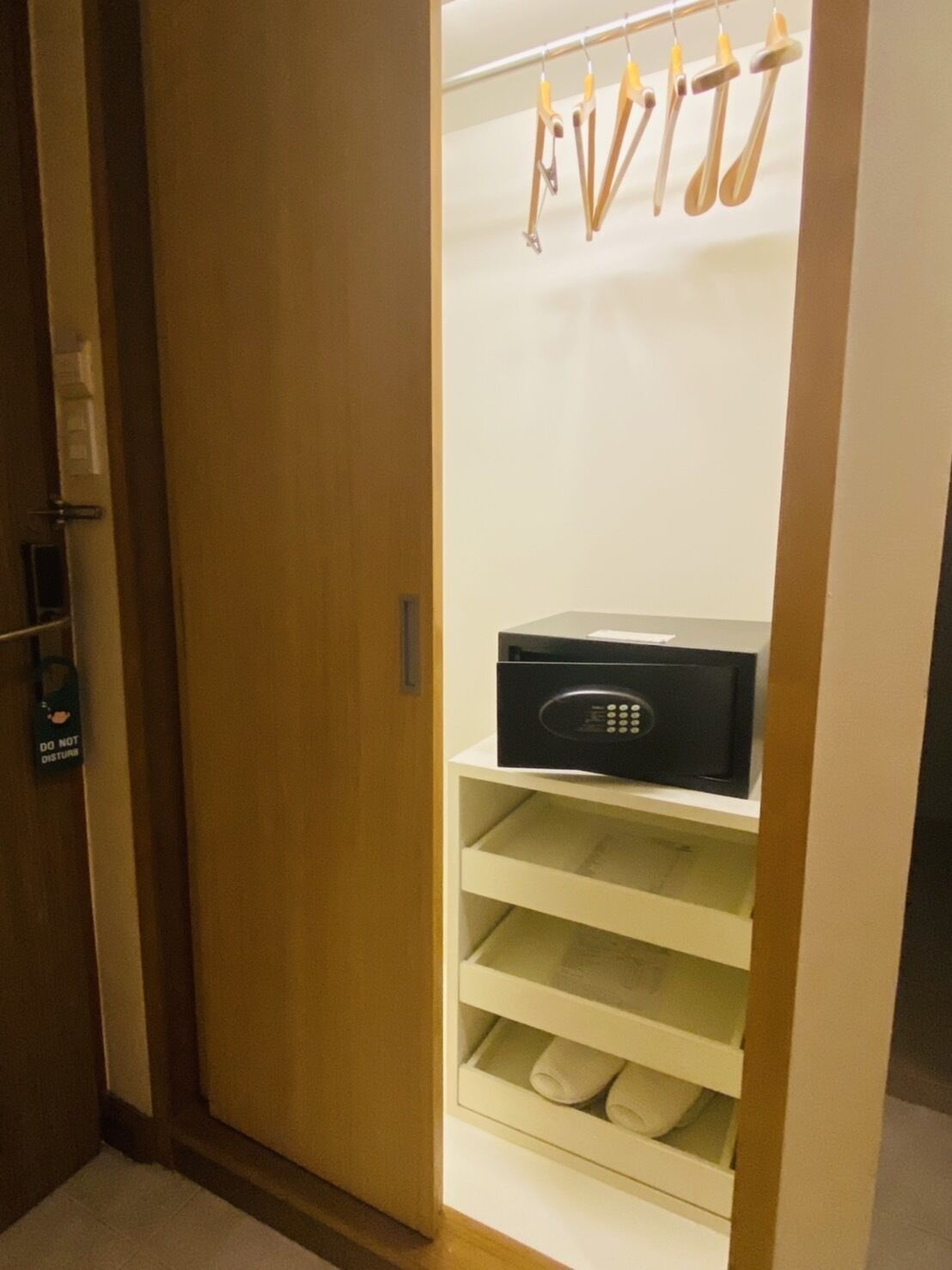 1 bedroom, premium bedding, minibar, in-room safe