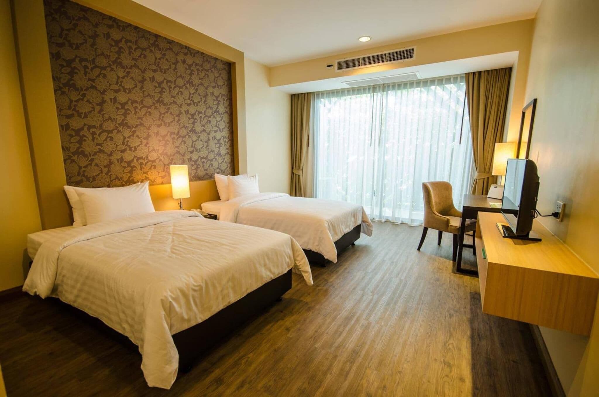 1 bedroom, premium bedding, minibar, in-room safe