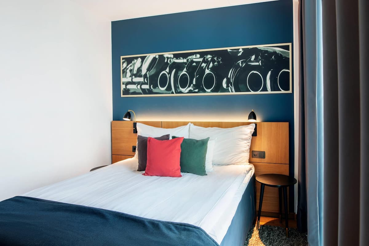 Standard Double Room (No View) | Hypo-allergenic bedding, minibar, in-room safe, desk