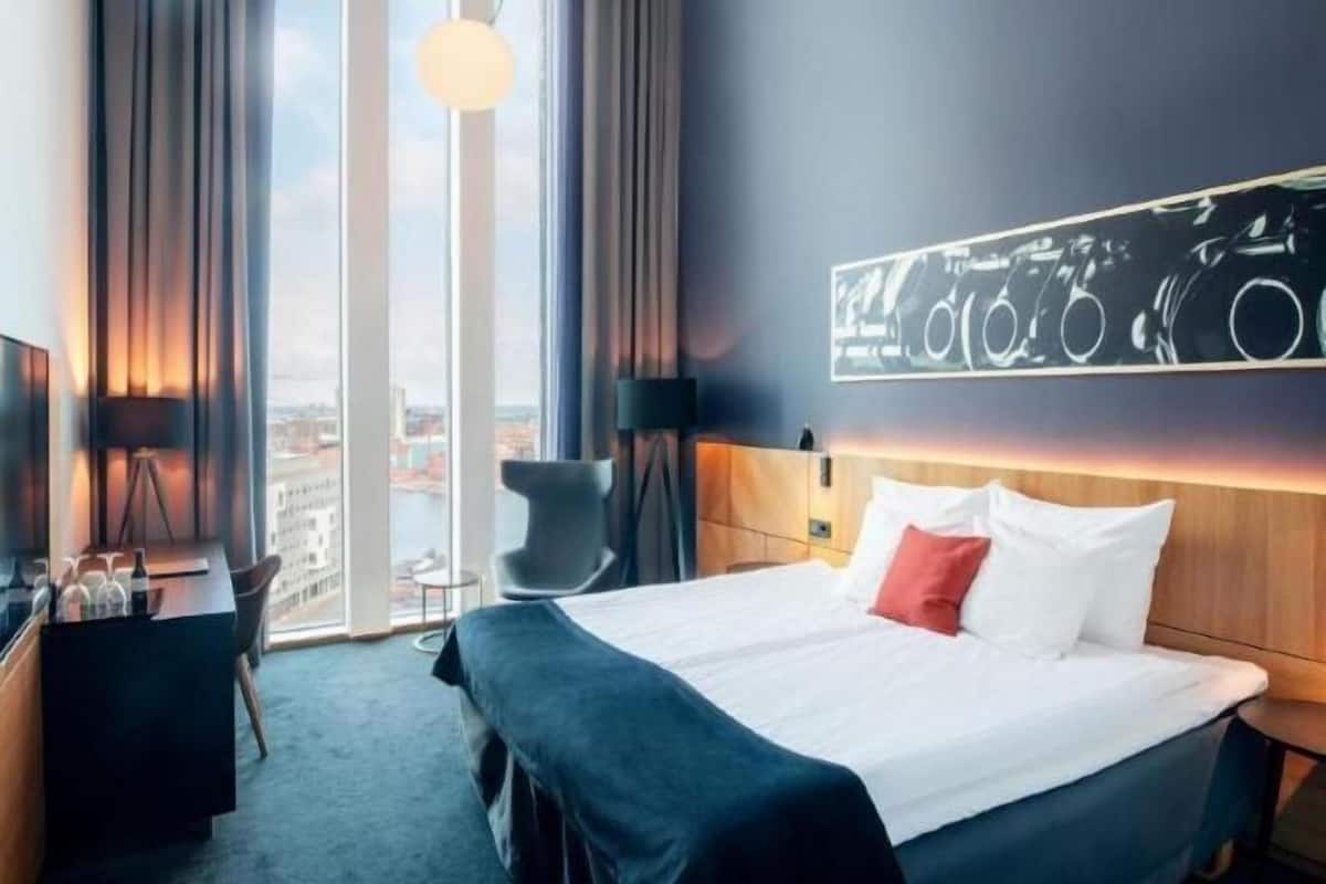 Hypo-allergenic bedding available, minibar, in-room safe, desk