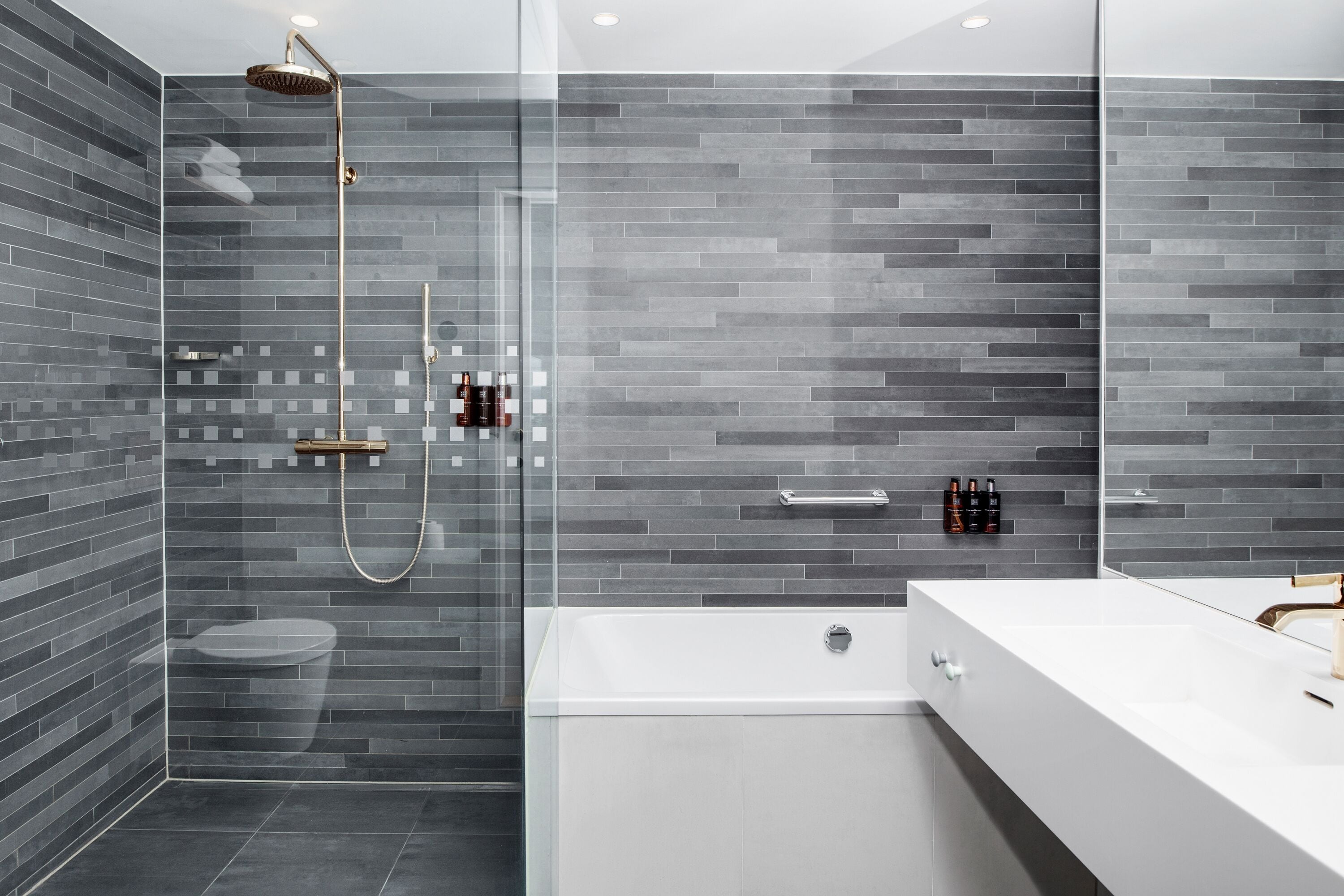 deluxe room, 1 double bed with sofa bed, non smoking | bathroom | hair dryer, towels, soap, shampoo