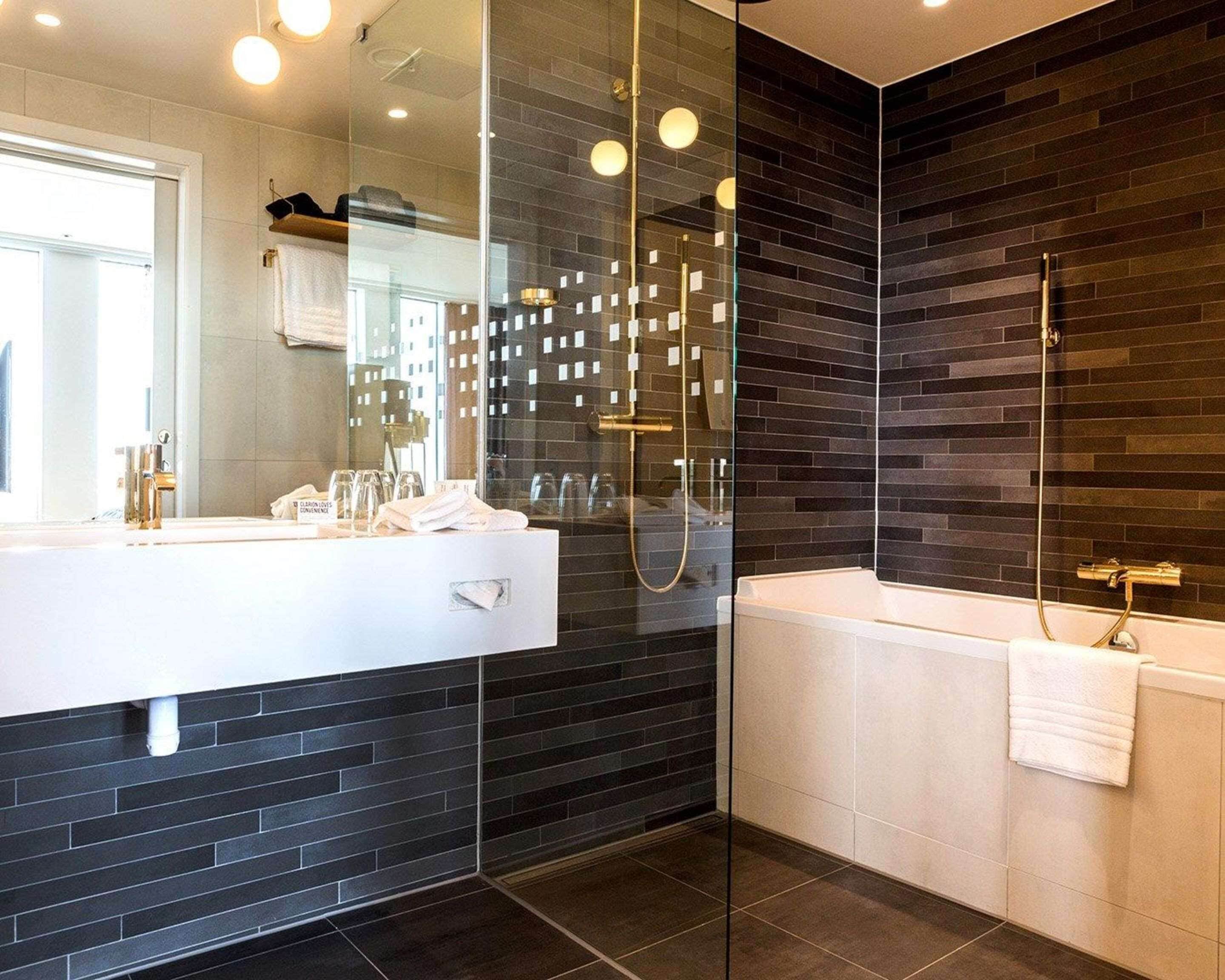 deluxe room, 1 double bed with sofa bed, non smoking | hypo-allergenic bedding, minibar, in-room safe, desk