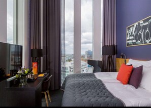 Hypo-allergenic bedding, minibar, in-room safe, desk