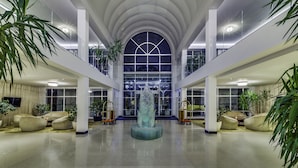 A spacious lobby with a central water feature, high ceilings, and modern seating areas. - Grand Lubicz - Uzdrowisko Ustka (Ustka)