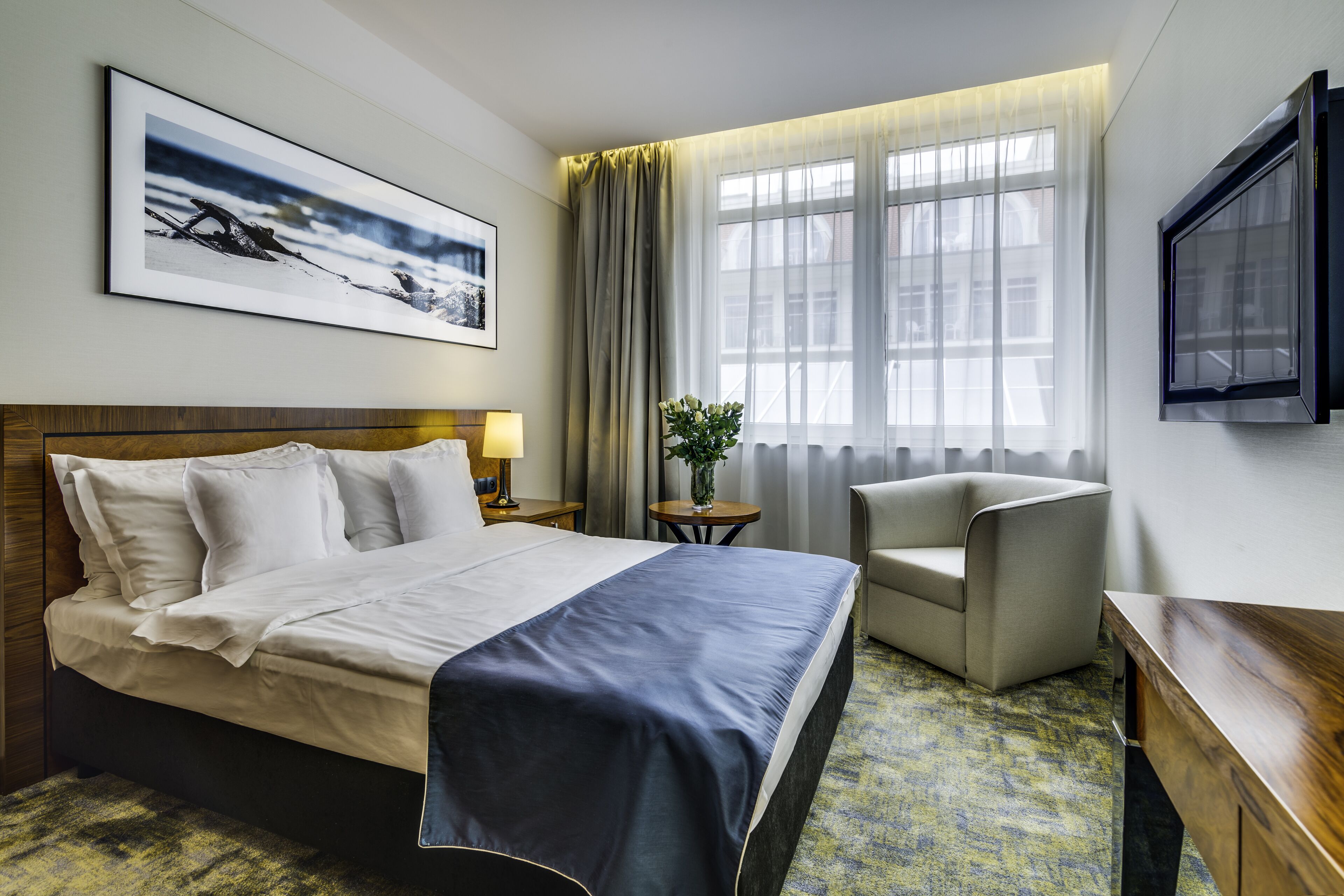 40-inch lcd tv with satellite channels, tv, pay films