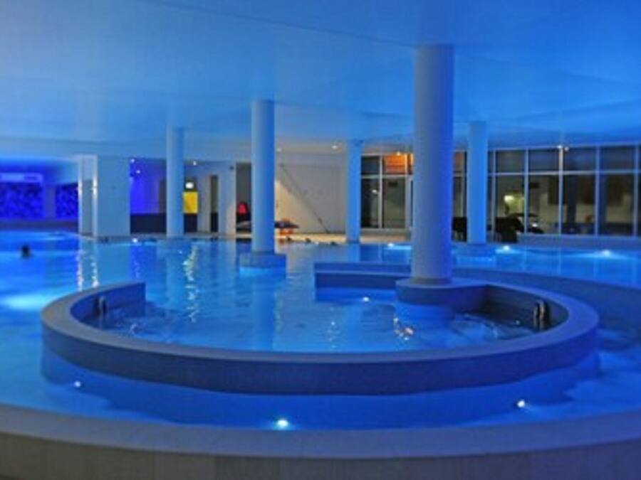 Innendørsbasseng