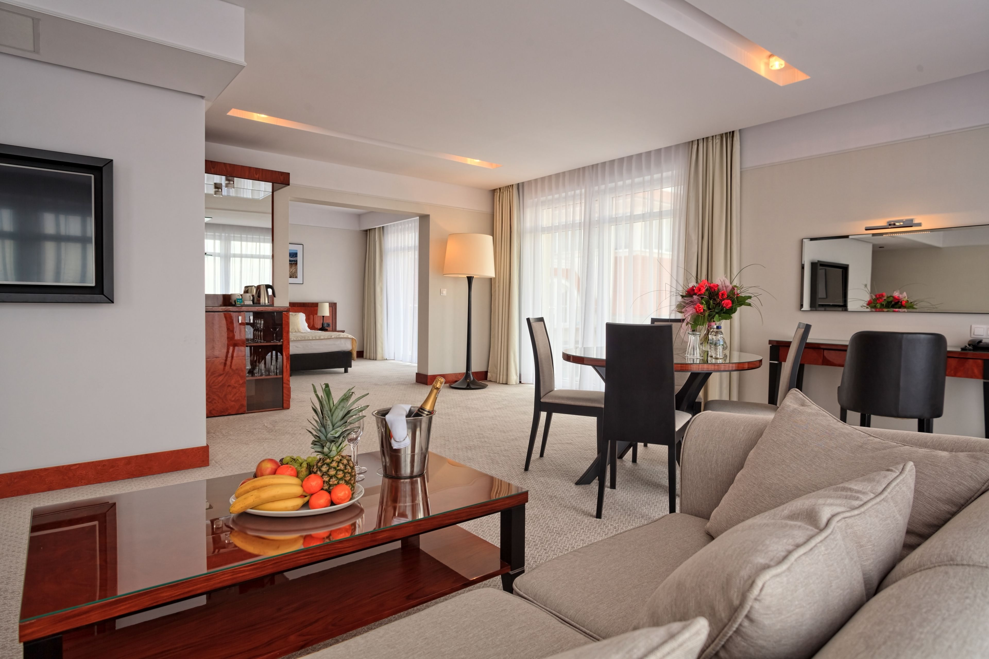 Télévision LCD de 40 pouces avec chaînes par satellite, télévision