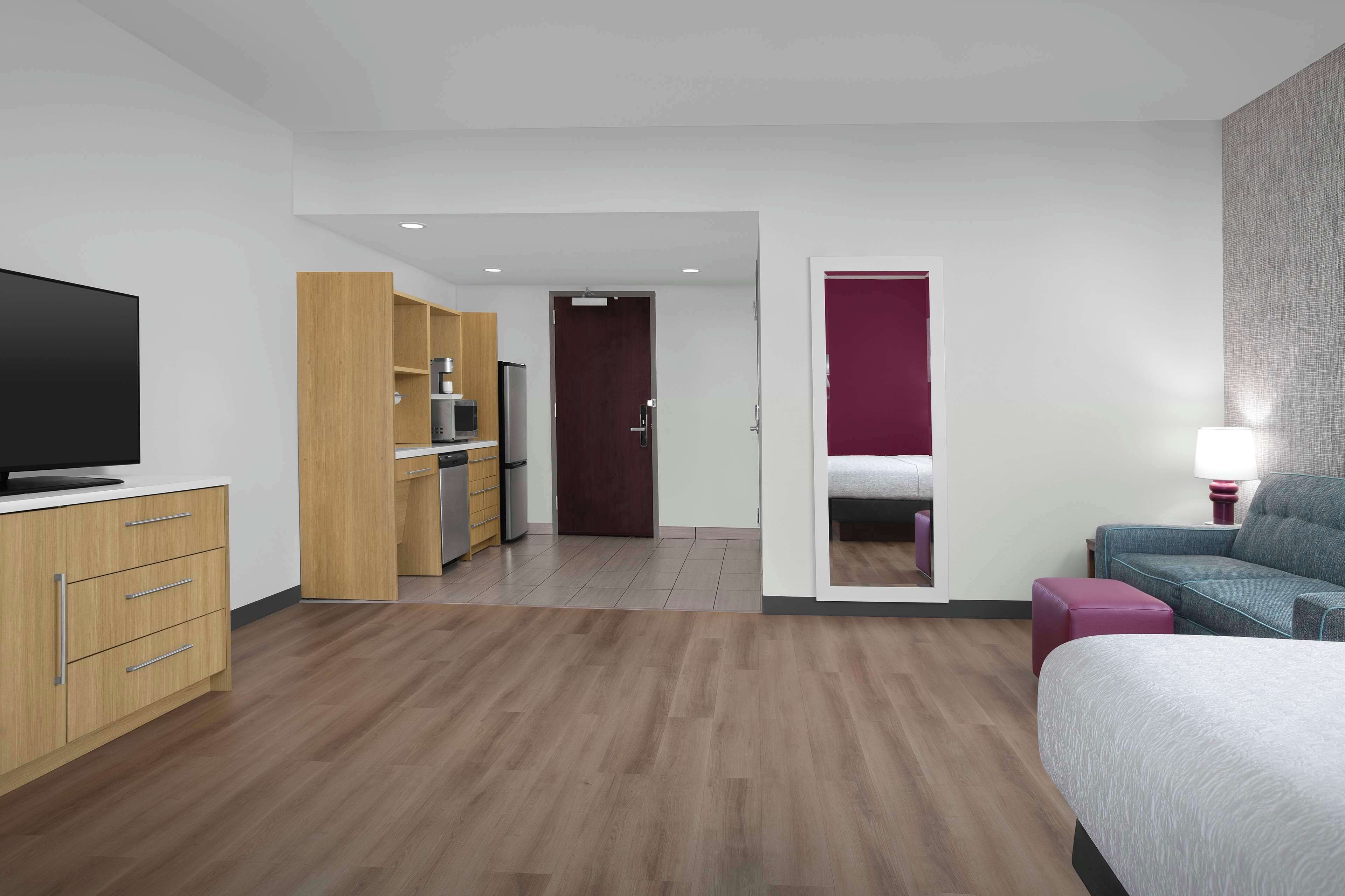 studio, 1 king bed, accessible, bathtub | living area | 47-inch tv with cable channels, netflix, mp3 dock