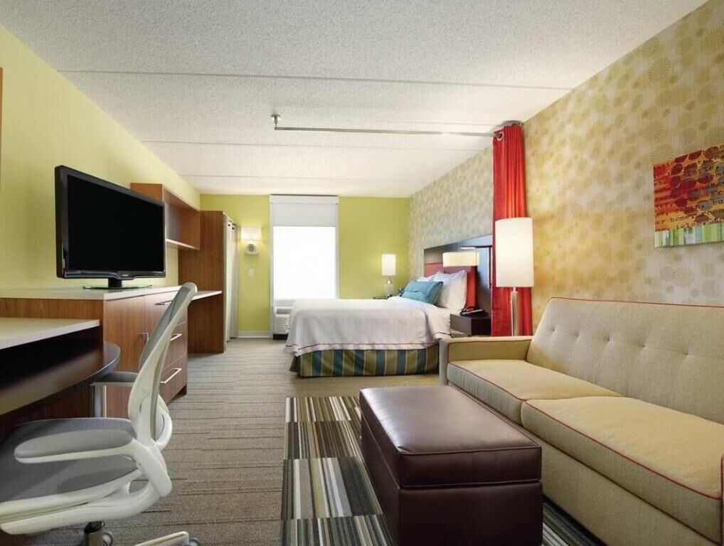 Premium bedding, in-room safe, desk, laptop workspace