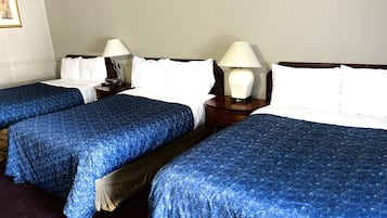 Chambre familiale, Plusieurs lits | Bureau, rideaux d’obscurcissement, fer et planche à repasser